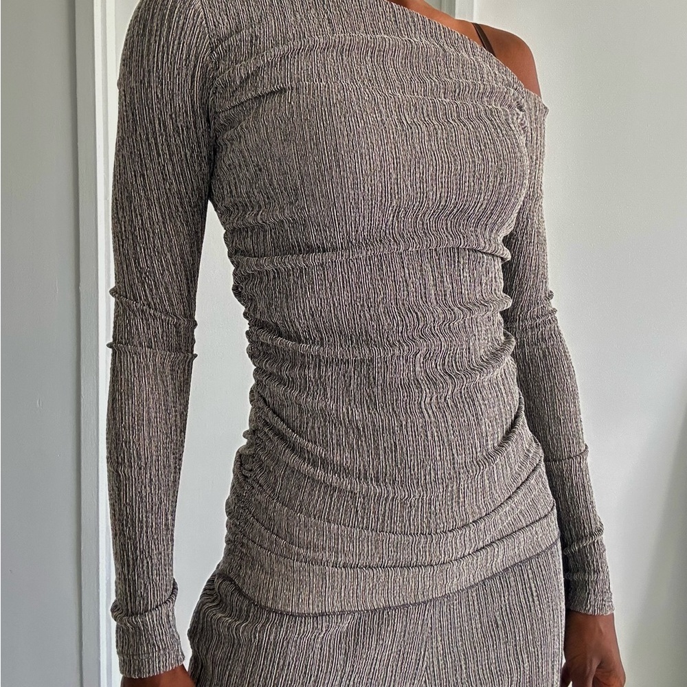 Elegant Gray One-Shoulder Dress + pants included
